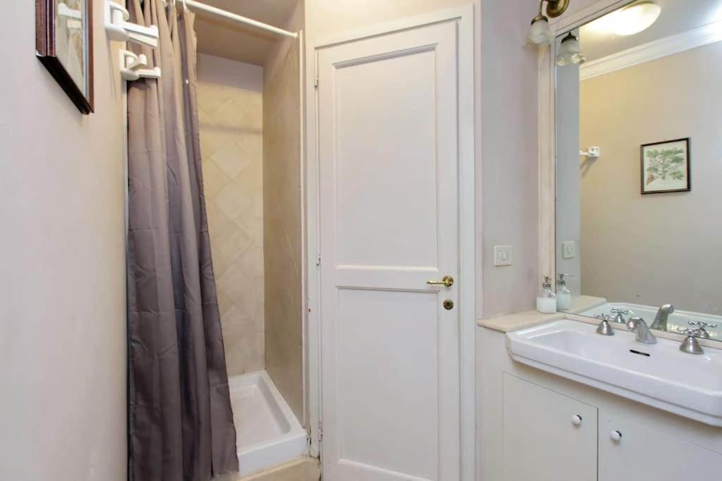 Navona Elegant Two Bedroom Apartment Rome Buitenkant foto